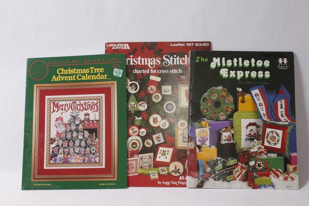 Christmas and Mistletoe Cross Stitch and Quilting Book Lot ~ 260909-WH 1147